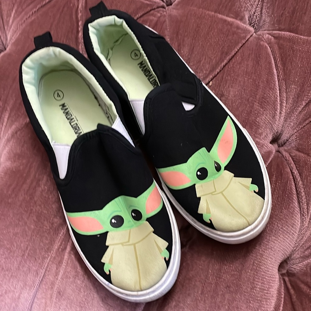 Boys tennis shoes